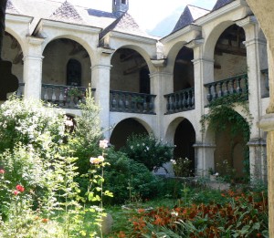 Klosterkreuzgang in Sarrance